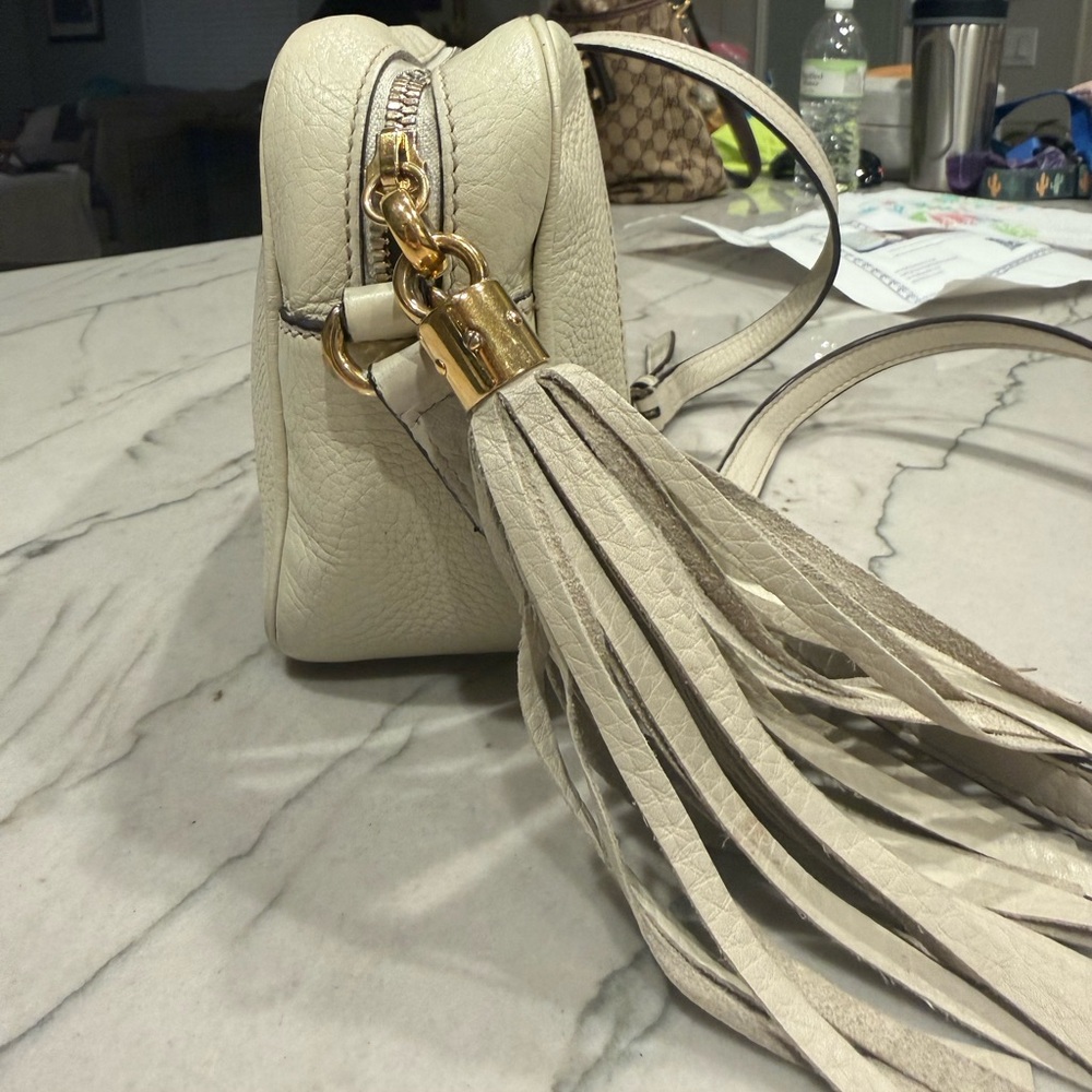 Gucci Soho Disco Crossbody Bag Cream Pebbled Leather Tassel Authentic - Picture 12 of 16